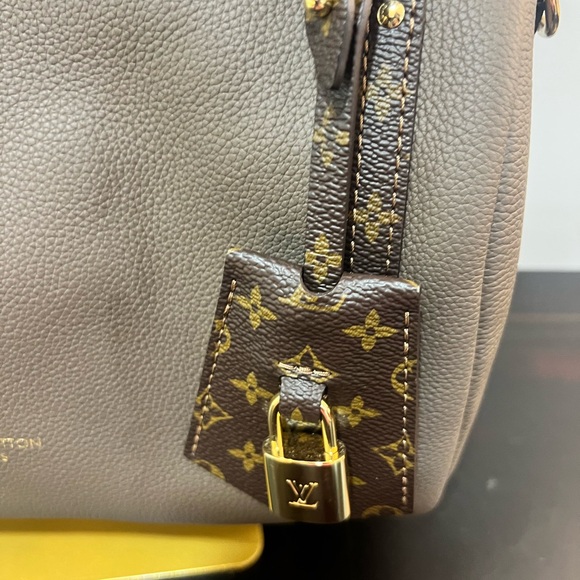Gorgeous Louis Vuitton Express PM H-27 M26360 brand new in box color smoke - Picture 3 of 11